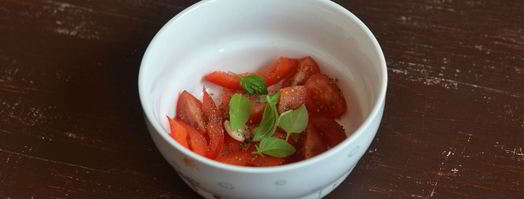 брускетта с фетой, базиликом и овощами. Шаг 3