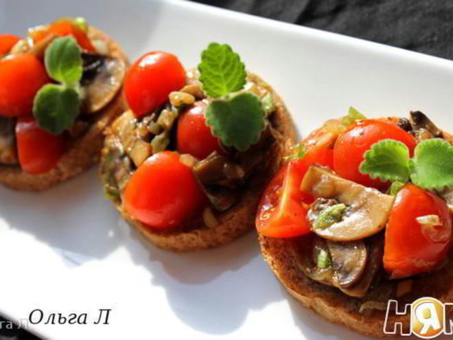 Рецепт брускетты с грибами и свежими помидорами