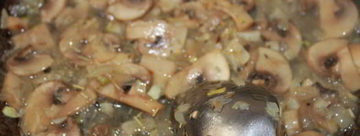 брускетта с грибами и свежими помидорами. Шаг 5