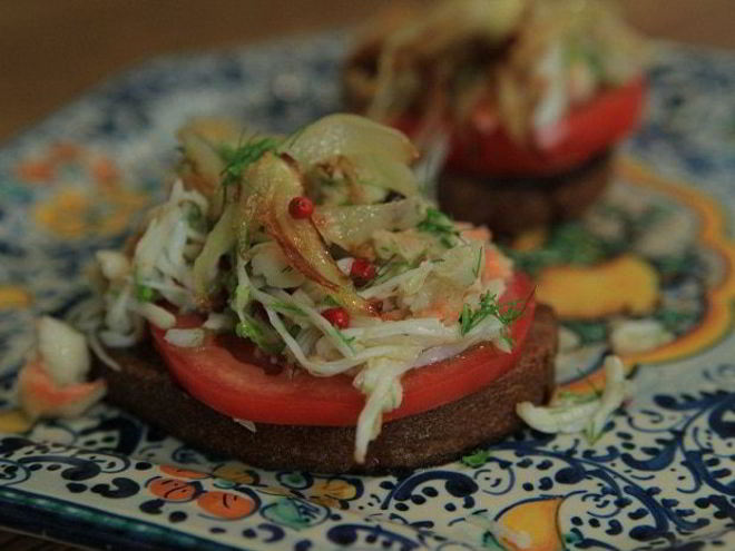 Рецепт брускетты с крабами