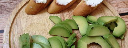 брускетта с огурцом и авокадо. Шаг 4