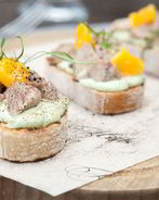 Брускетта с печенью трески