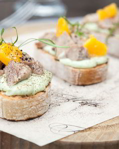 Брускетта с печенью трески