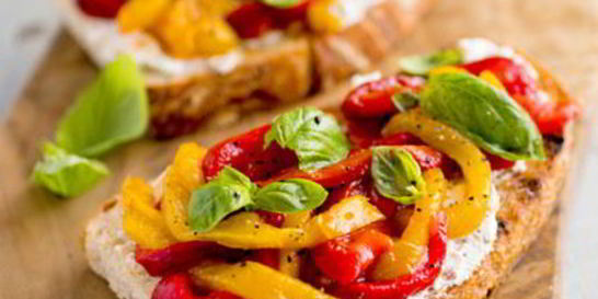 Брускетта с помидорами и сладким перцем