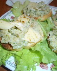 Брускетта с тапенадом из цветной капусты