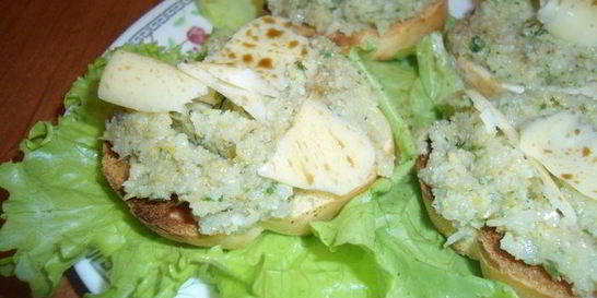 Брускетта с тапенадом из цветной капусты