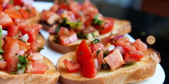 Брускетта с томатами