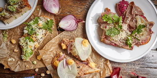 Брускетта с тунцом