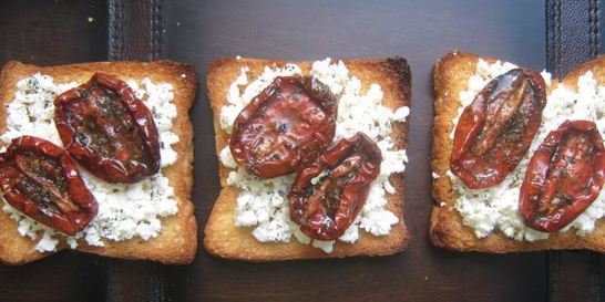 Брускетта с вялеными томатами