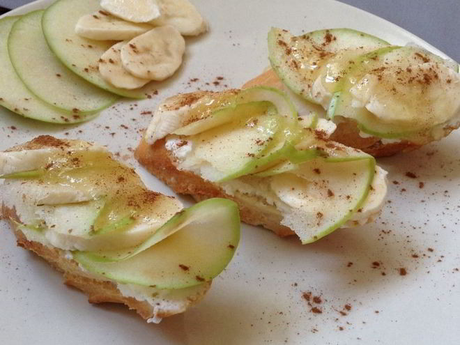 Рецепт брускетты с яблоком и бананом