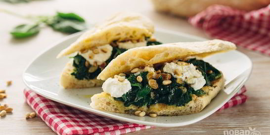 Брускетта со шпинатом