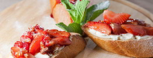 брускетты с клубникой и маскарпоне. Шаг 12