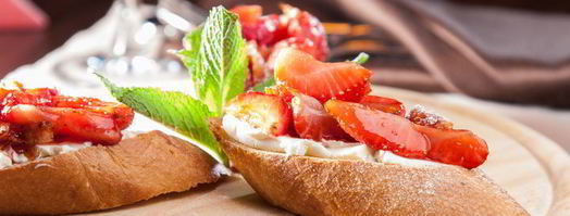 брускетты с клубникой и маскарпоне. Шаг 11