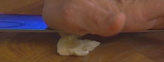 горячий бутерброд с моцареллой, шпинатом и соусом песто. Шаг 3