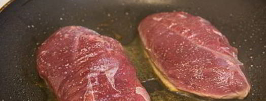 мини-брускетты с уткой и карамелизированными яблоками. Шаг 6