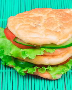 Белковый бургер с овощами