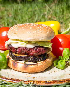 Бургер-гриль с сочным баклажаном