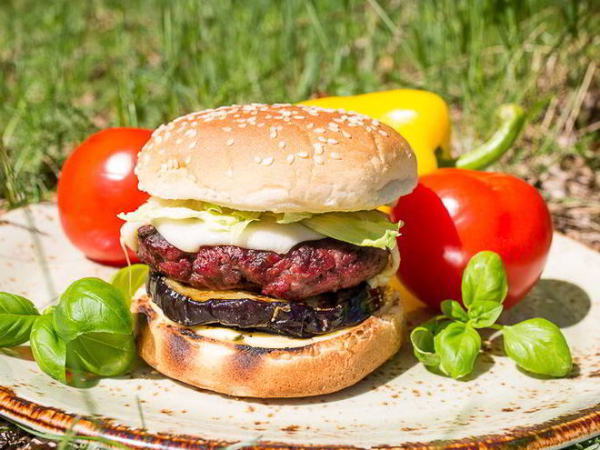 Рецепт бургера-гриля с сочным баклажаном