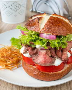 Бургер с ростбифом