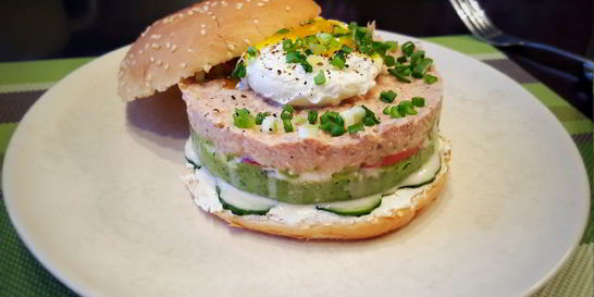 Бургер с тунцом и гуакамоле