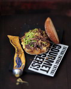 Бургер с утиными ножками конфи