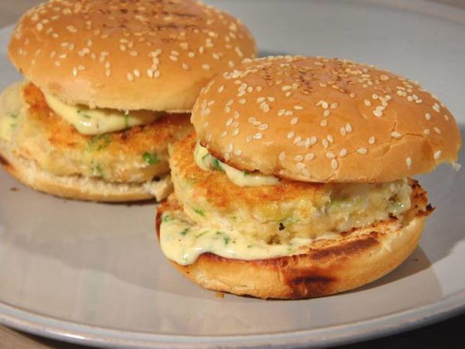 Рецепт бургеров с креветками и зеленым луком