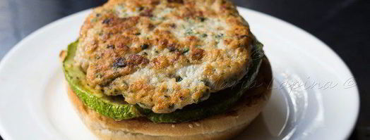 домашний чикенбургер с цукини и соусом цацики. Шаг 11