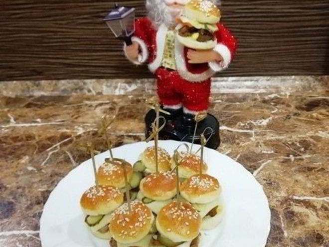 Рецепт фуршетных мини-бургеров с курицей фри