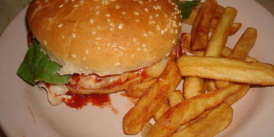 Гамбургер из фарша и селедки