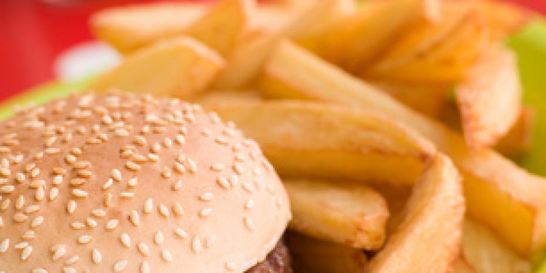 Гамбургер с картофелем фри