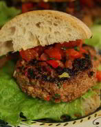 Гамбургеры с ягнятиной, сладким перцем и базиликом