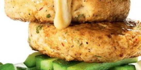 Куриные бургеры с огурцами