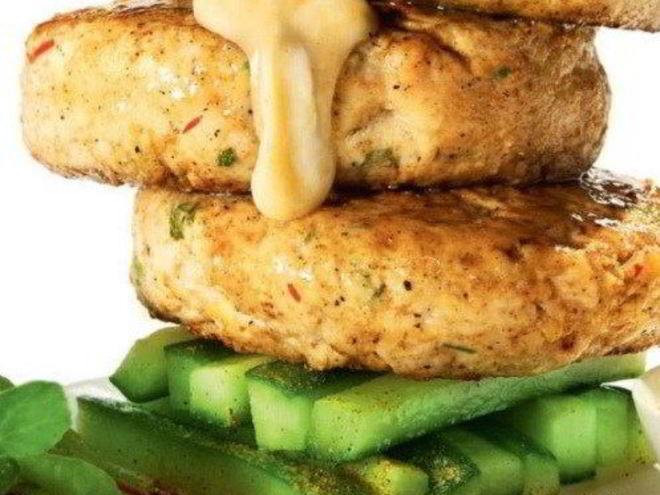 Рецепт куриных бургеров с огурцами