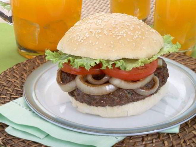 Рецепт сочного гамбургера с луком