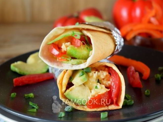 Рецепт буррито с авокадо и яичницей-скрэмбл