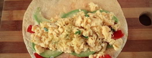 буррито с авокадо и яичницей-скрэмбл. Шаг 13