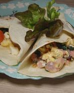 Буррито с индейкой, беконом и шпинатом