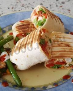 Буррито с курицей и стручковой фасолью