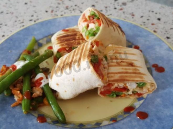 Рецепт буррито с курицей и стручковой фасолью