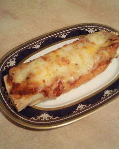 Буррито с курицей и томатным соусом