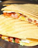 Буррито с моцареллой по-мексикански