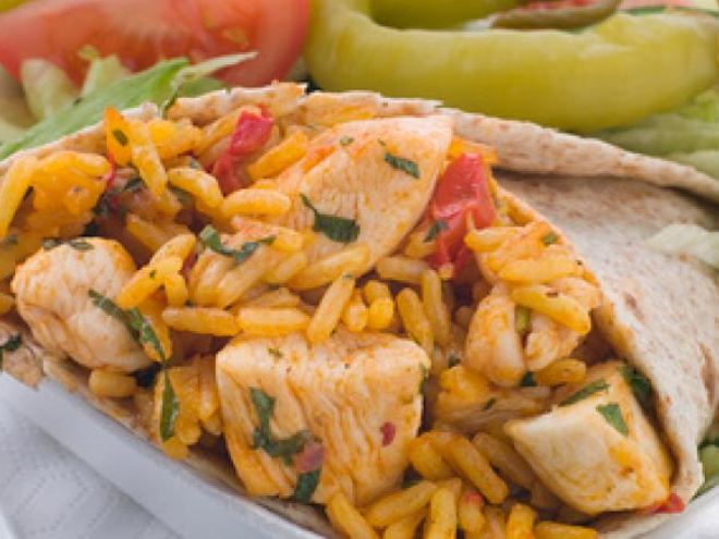 Рецепт буррито с цыпленком, рисом и салатом