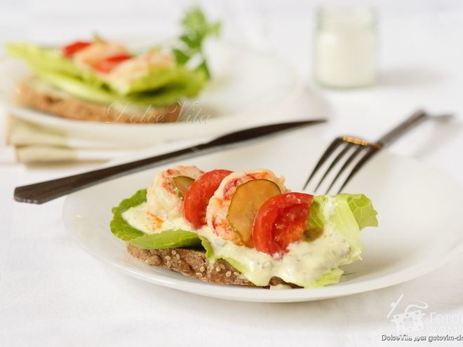 Рецепт бутерброда с креветками и соусом ремулад