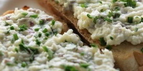 Бутерброд с сельдью и сливочным сыром