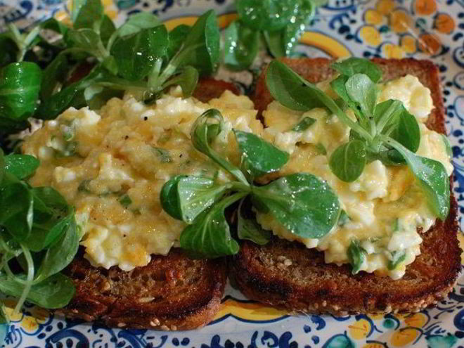 Рецепт бутерброда с яйцом и домашним майонезом