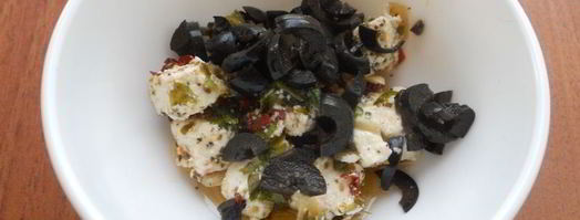 бутерброды с фетой и сыровяленой колбасой. Шаг 3