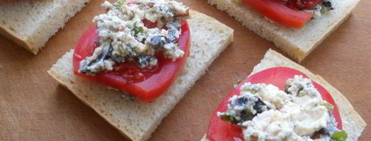 бутерброды с фетой и сыровяленой колбасой. Шаг 5