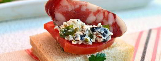 бутерброды с фетой и сыровяленой колбасой. Шаг 6