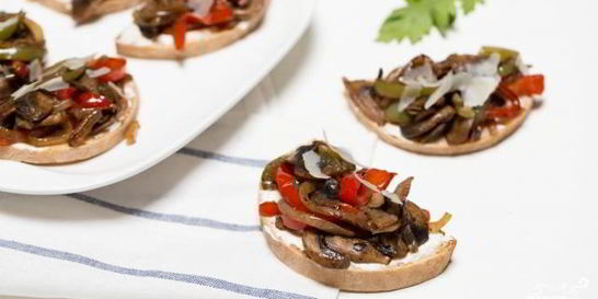 Бутерброды с грибами и перцем