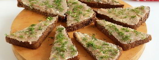 бутерброды с икрой сельди и огурцом. Шаг 9